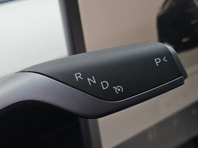 Used 2025 Tesla Model Y Long Range AWD/4WD image 11