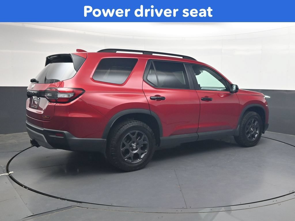 Certified 2025 Honda Pilot TrailSport image 4