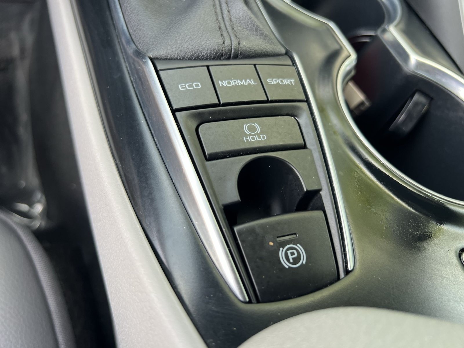 Used 2020 Toyota Camry XLE FWD image 31