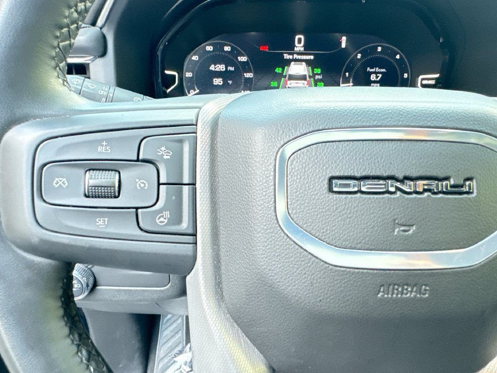 Used 2024 GMC Yukon XL Denali AWD/4WD image 17