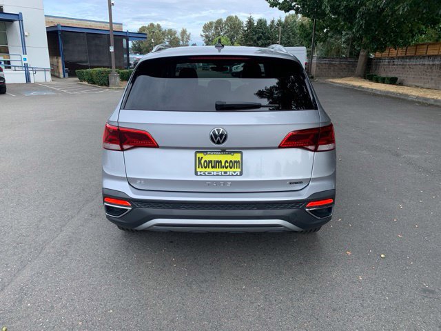 Used 2024 Volkswagen Taos SE AWD/4WD image 4