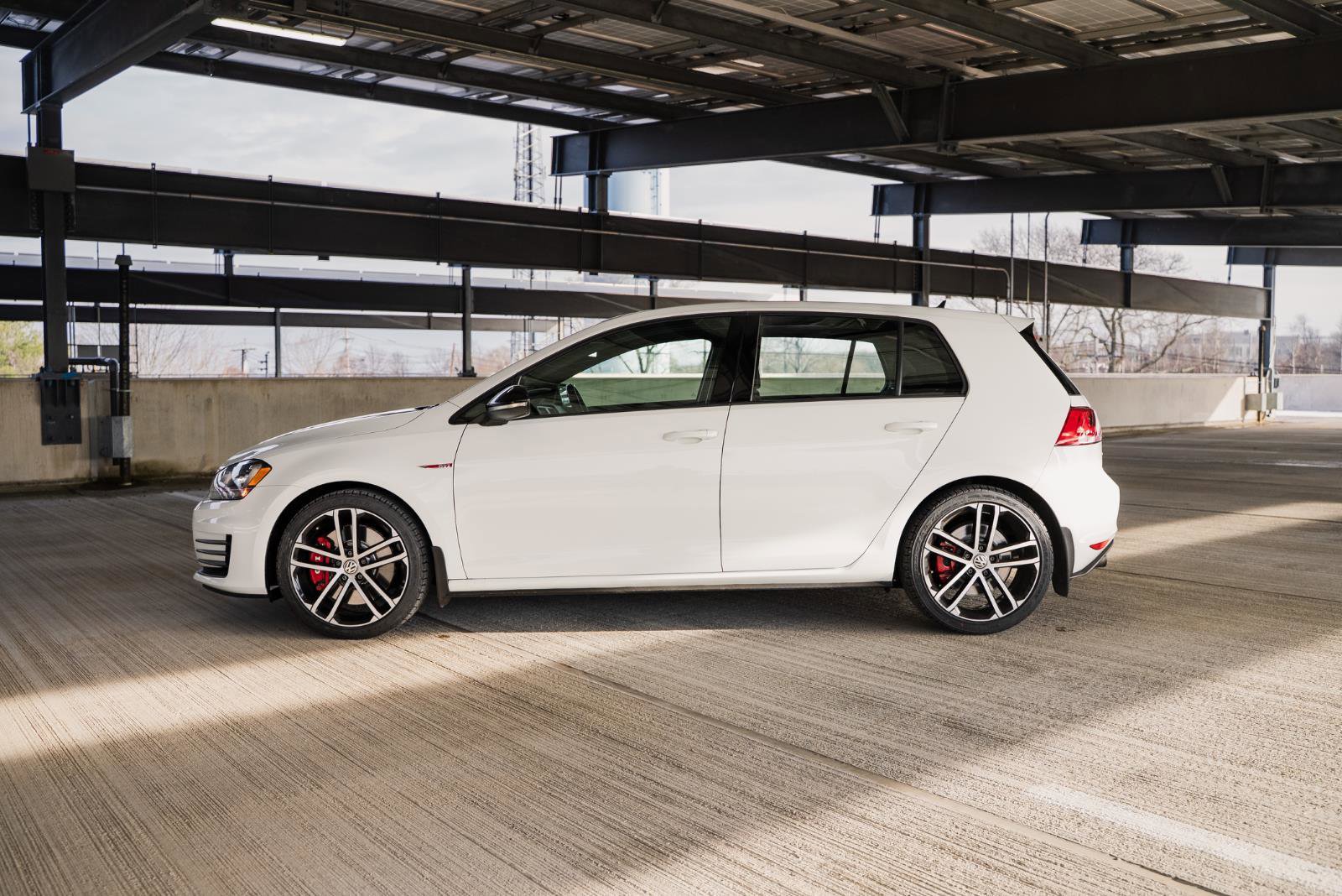 Used 2017 Volkswagen GTI Sport image 3