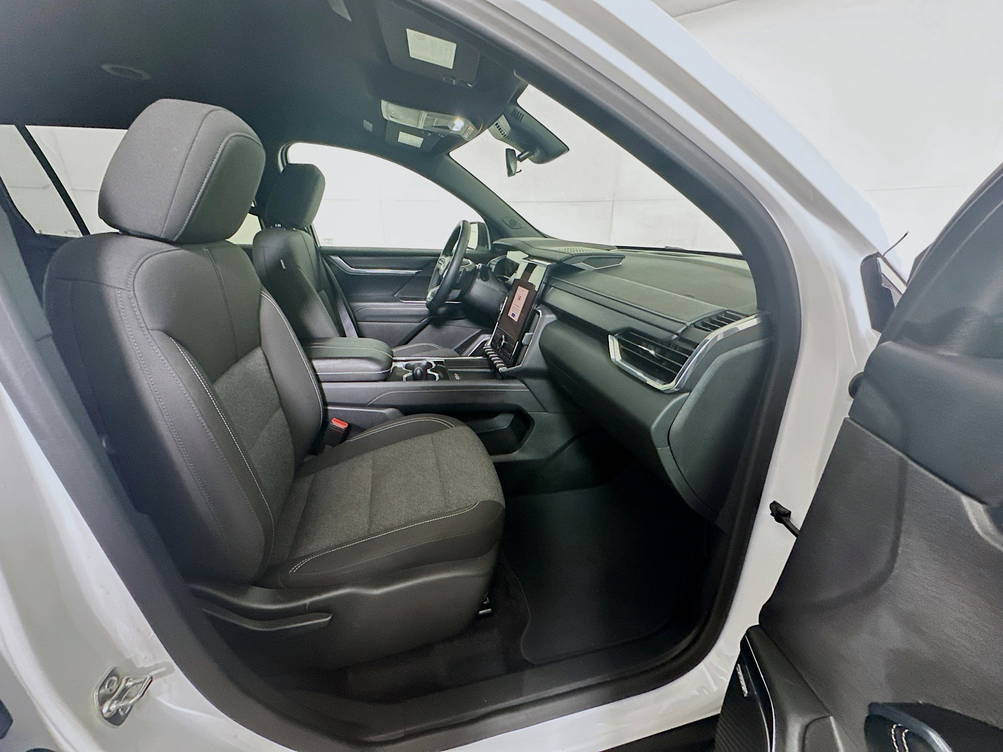 Used 2025 GMC Acadia Elevation image 33