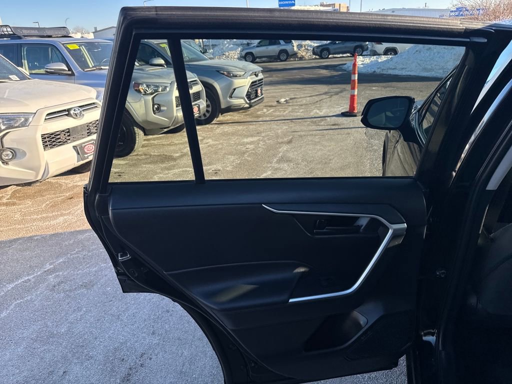 Used 2022 Toyota RAV4 LE image 36