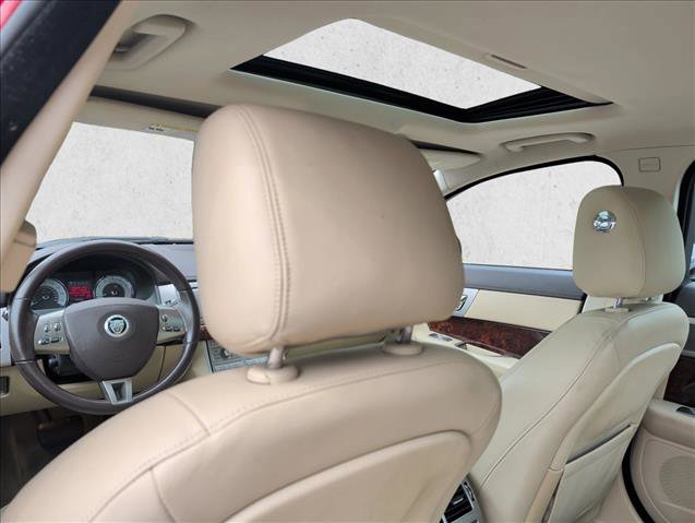 Used 2010 Jaguar XF Premium RWD image 13