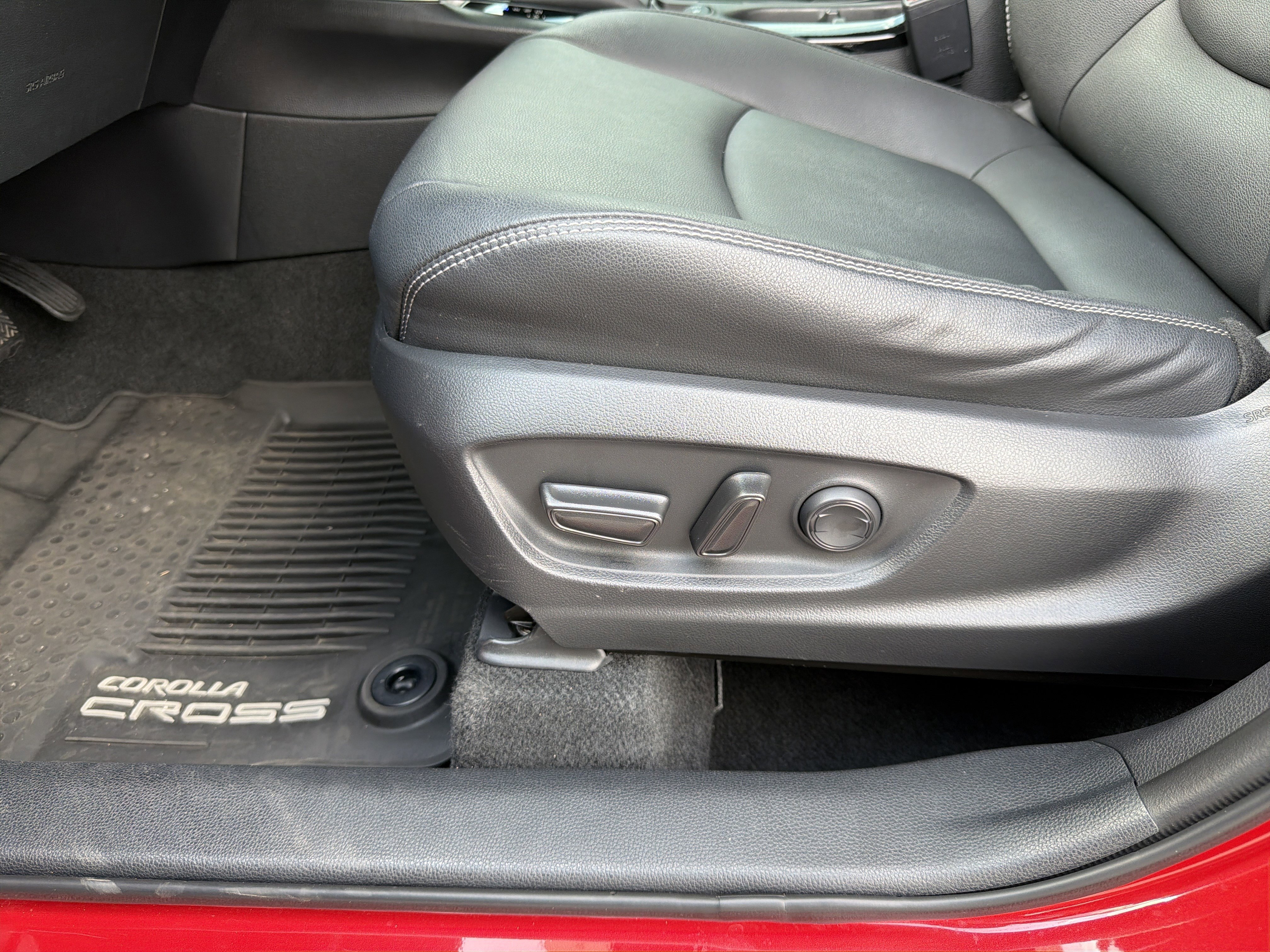 Certified 2023 Toyota Corolla Cross XLE image 20