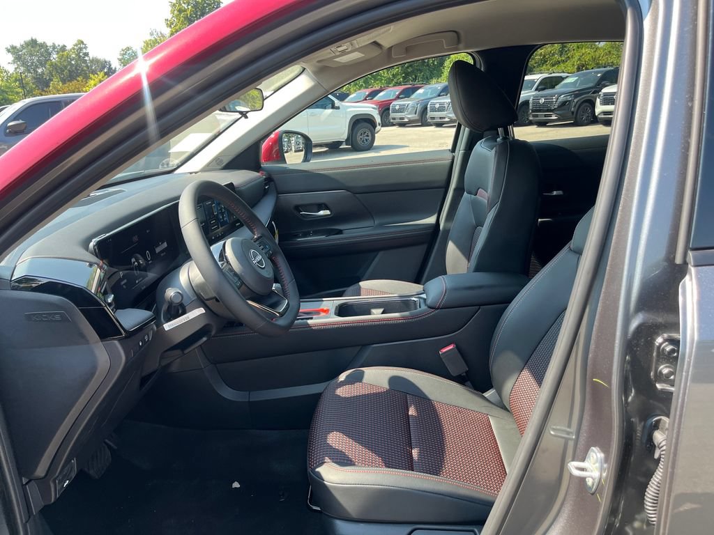 New 2027 Nissan Kicks SR w/ Cold Weather Package FWD image 11