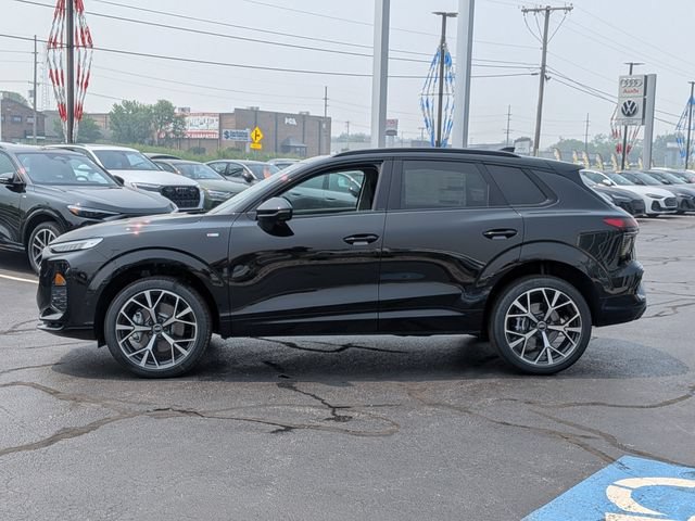 New 2026 Audi Q3 quattro 2.0T w/ 20" Wheel Package AWD/4WD image 3