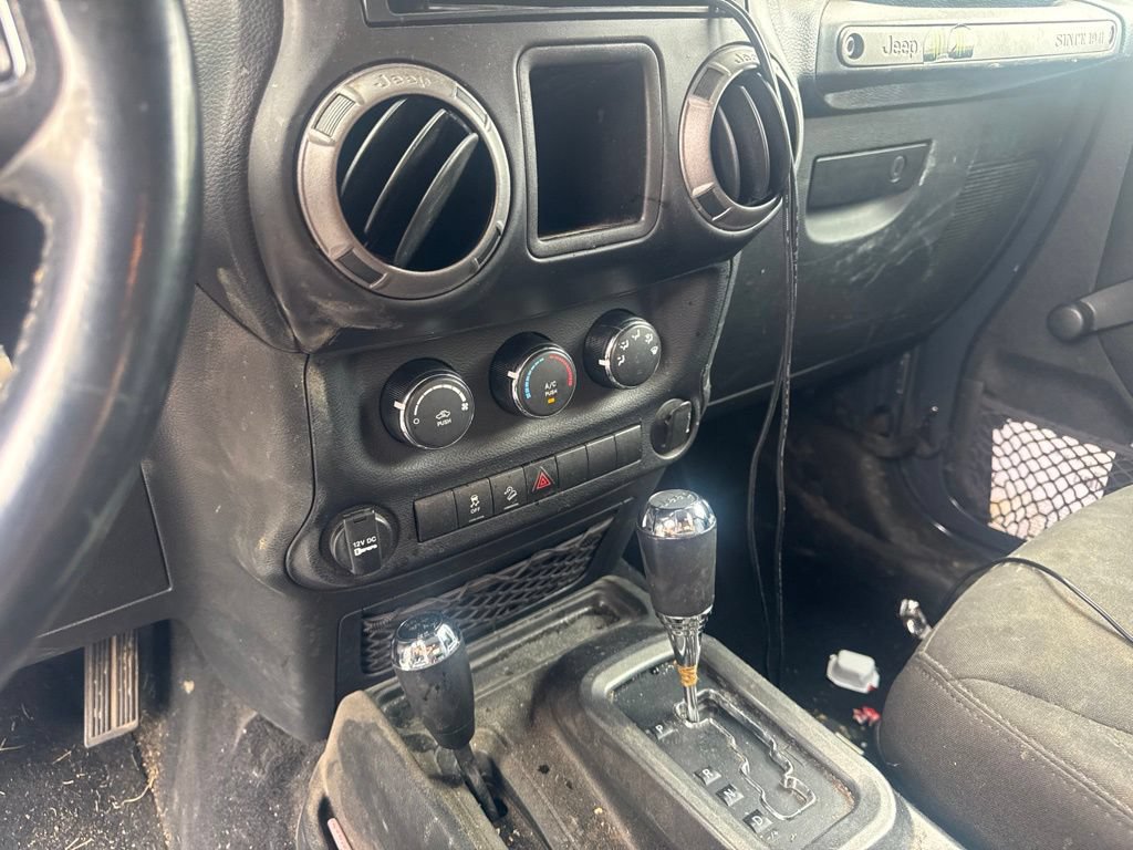 Used 2017 Jeep Wrangler Sport w/ Connectivity Group AWD/4WD image 12