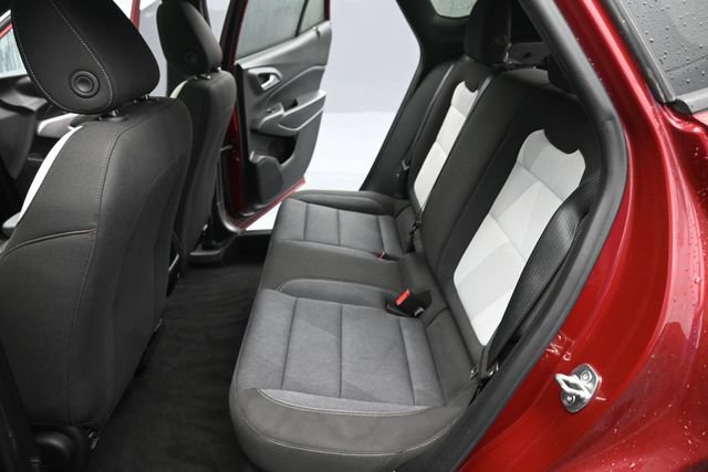 Used 2024 Chevrolet Trax RS w/ Sunroof Package FWD image 12