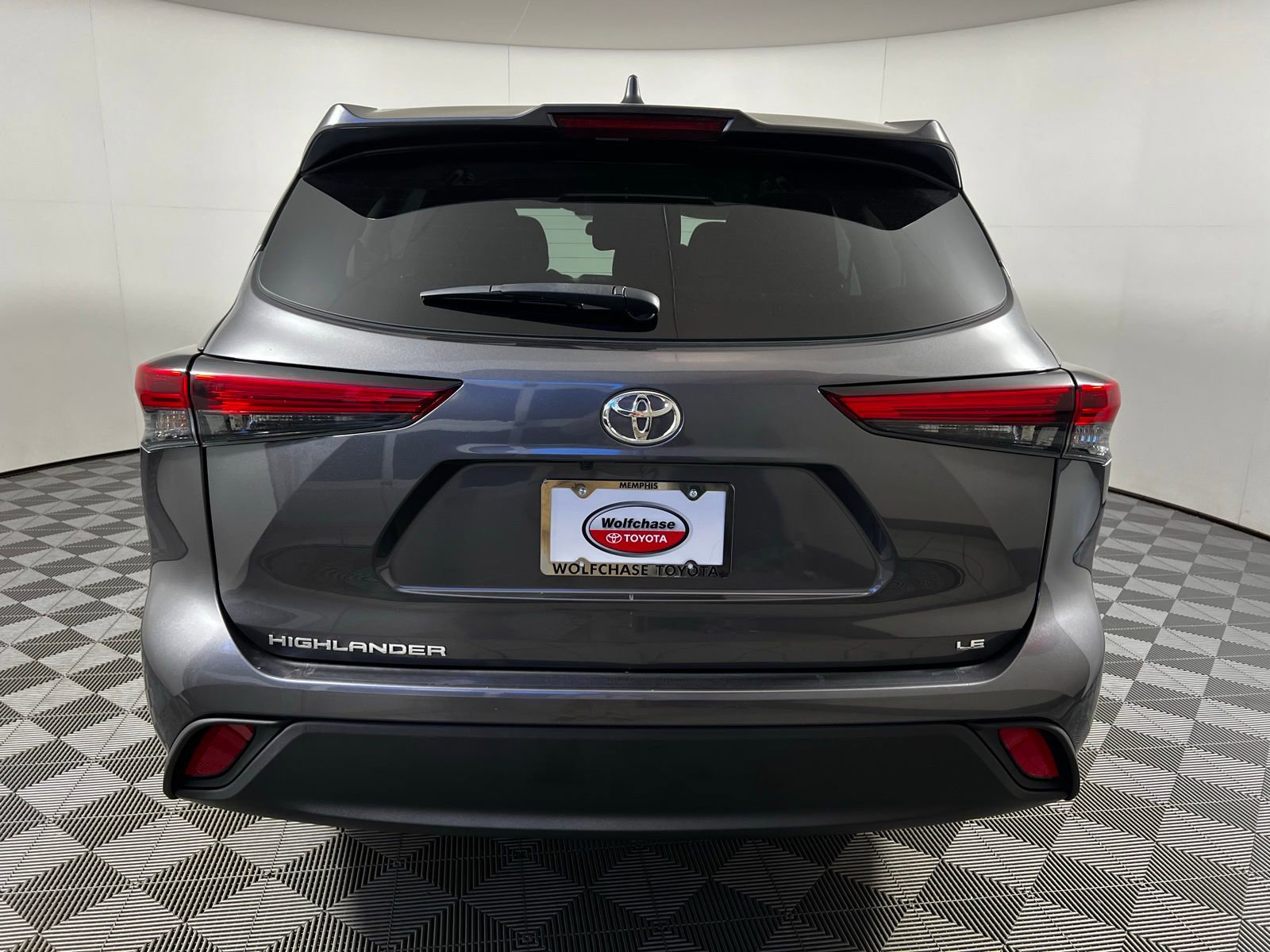 Certified 2023 Toyota Highlander LE image 6