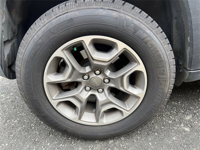 Used 2020 Jeep Cherokee Trailhawk image 25