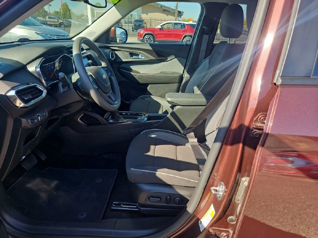 Used 2023 Chevrolet TrailBlazer LT w/ Convenience Package FWD image 10