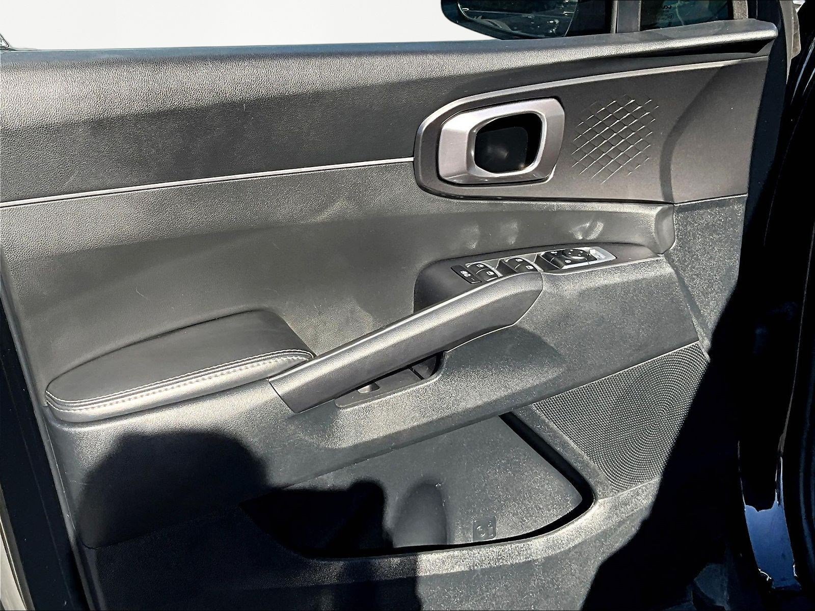 Used 2025 Kia Sorento S w/ Panoramic Sunroof Package FWD image 19