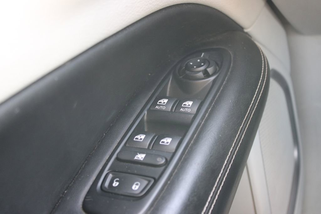 Used 2018 Jeep Compass Latitude w/ Popular Equipment Group image 37