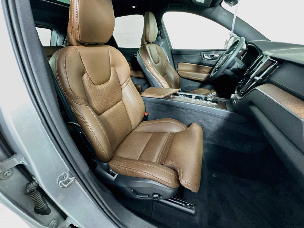 Used 2022 Volvo XC60 B5 Inscription w/ Advanced Package FWD image 36