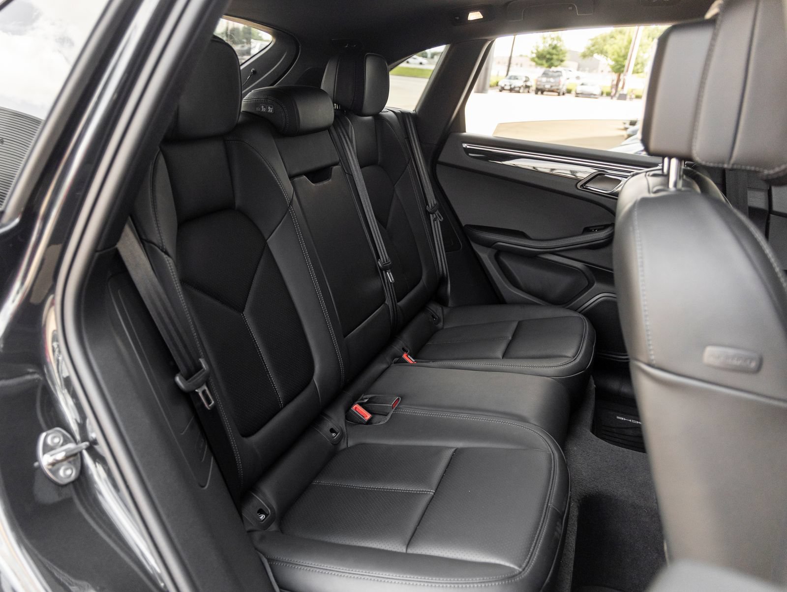 Certified 2024 Porsche Macan S AWD/4WD image 42