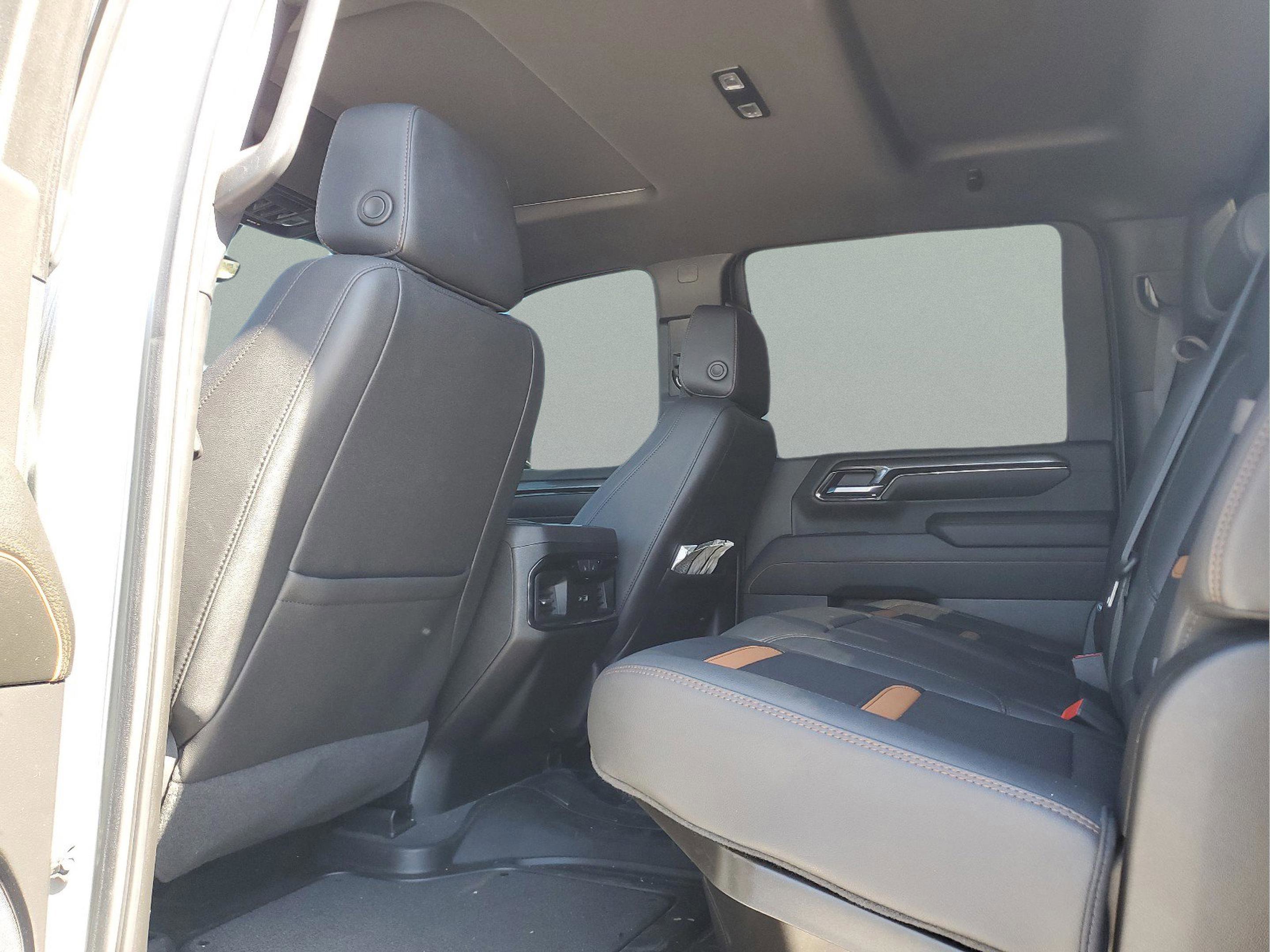 Used 2024 GMC Sierra 2500 AT4 w/ AT4 Premium Plus Package image 6