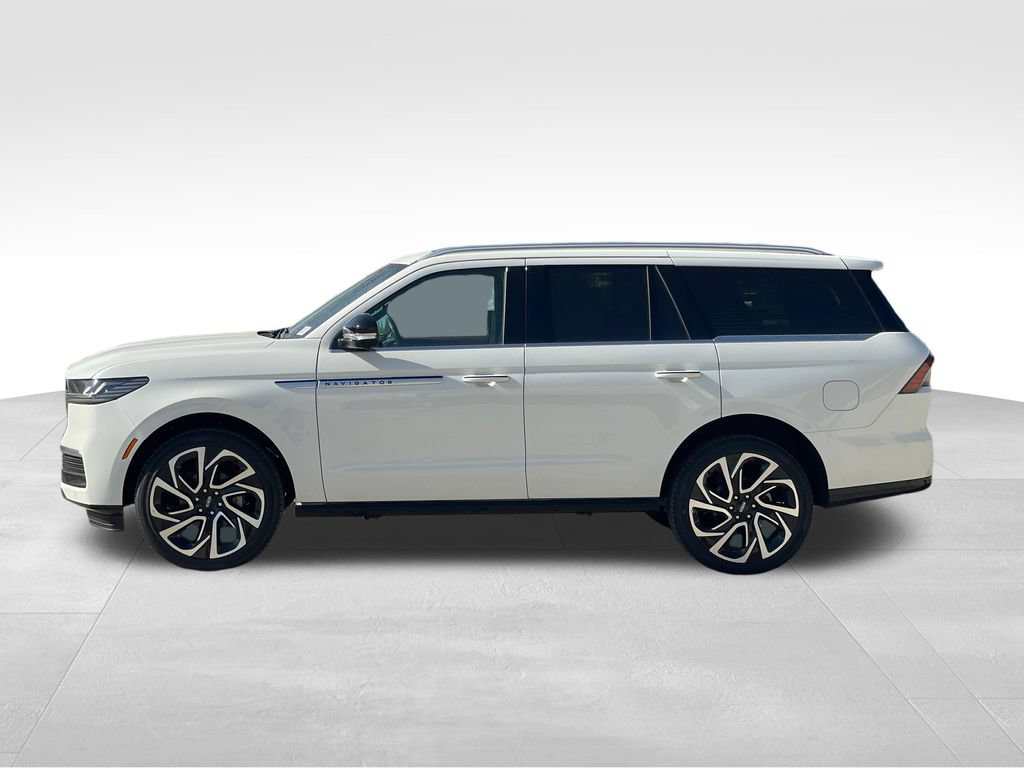 New 2026 Lincoln Navigator Reserve AWD/4WD image 2