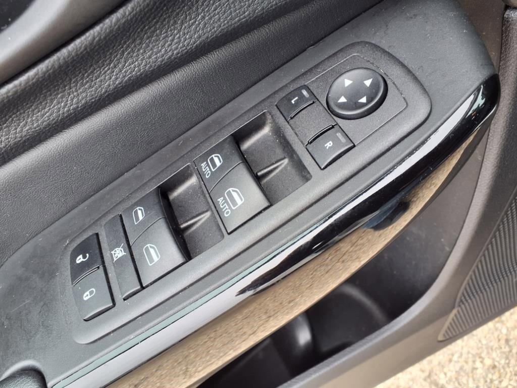 Used 2023 Jeep Cherokee Altitude Lux image 18