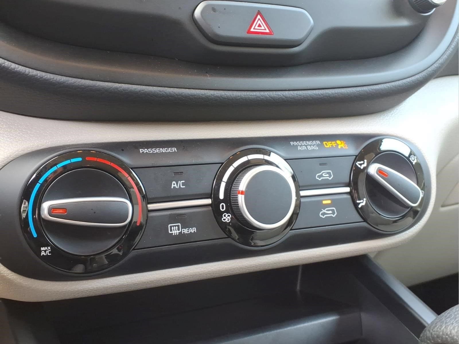 Used 2025 Kia Soul LX w/ LX Technology Package FWD image 13