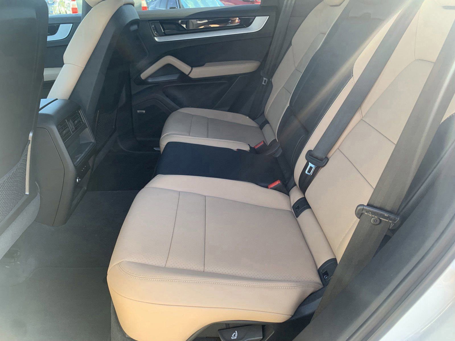 Used 2025 Porsche Cayenne image 13