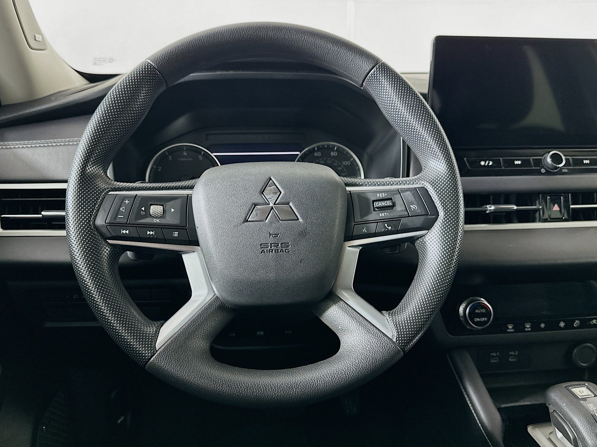 Used 2025 Mitsubishi Outlander ES FWD image 18