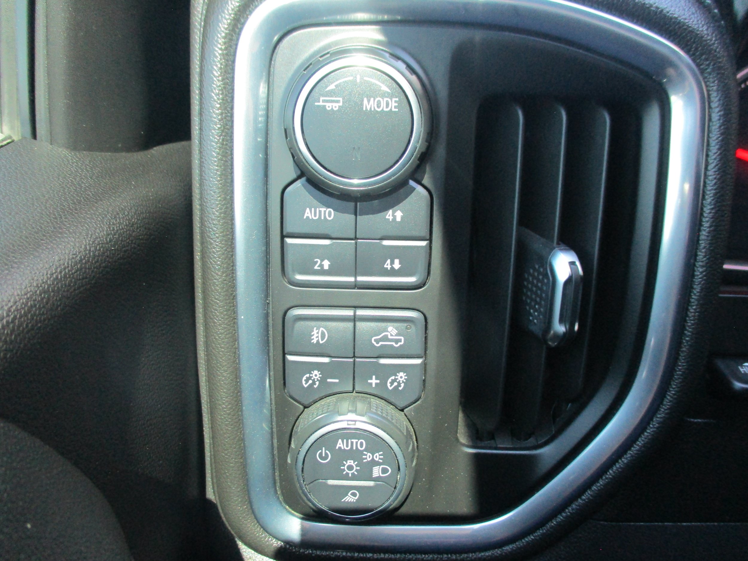 Used 2020 Chevrolet Silverado 1500 High Country w/ Technology Package AWD/4WD image 23