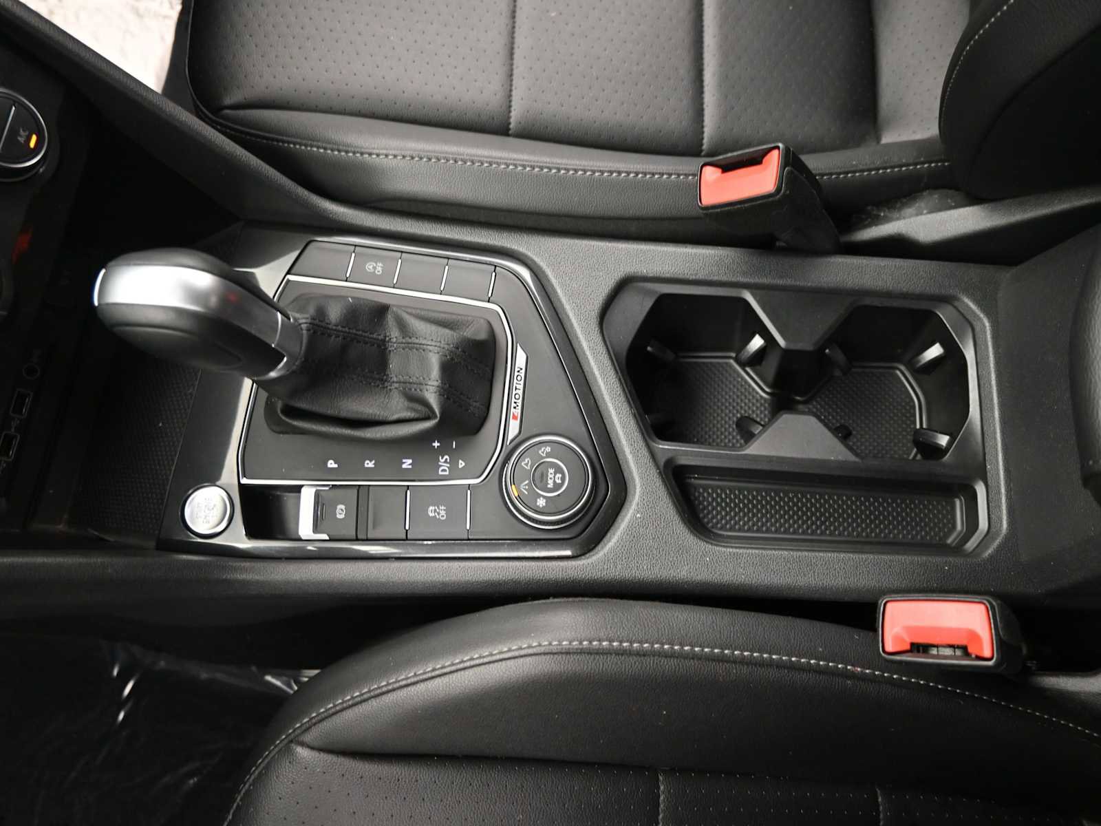 Used 2018 Volkswagen Tiguan SE AWD/4WD image 20