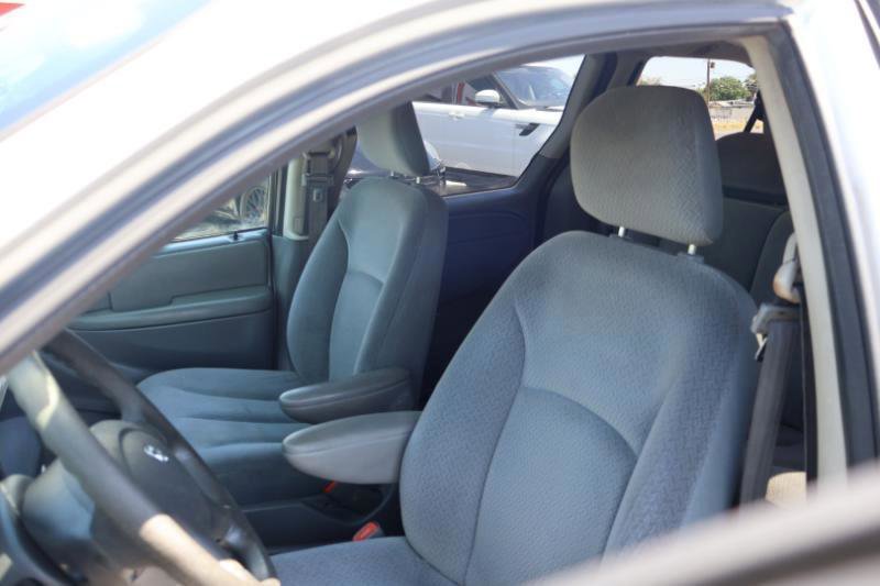 Used 2005 Dodge Grand Caravan SE w/ Popular Equipment Group I FWD image 12
