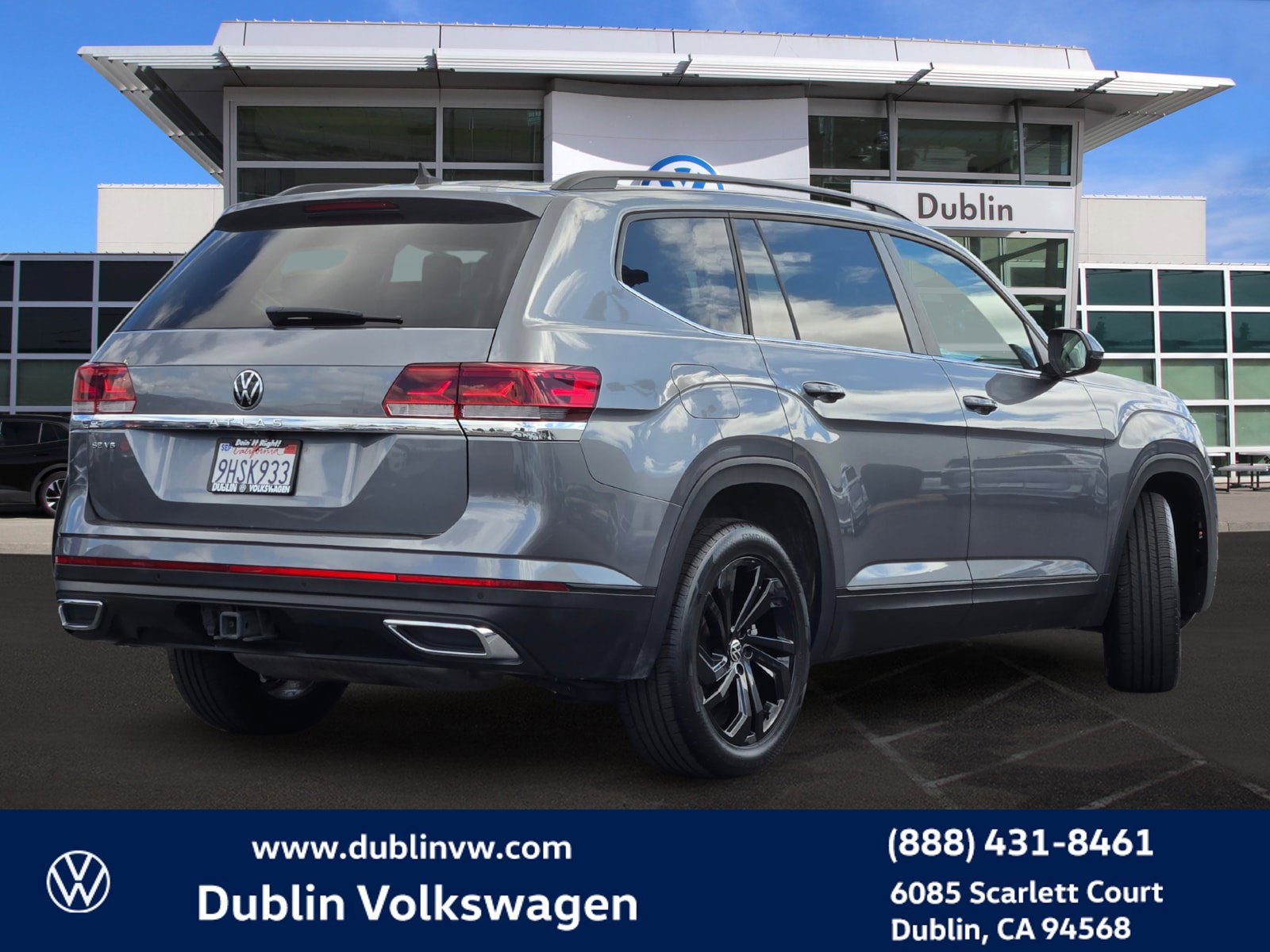 Used 2023 Volkswagen Atlas SE w/ Panoramic Sunroof Package FWD image 4