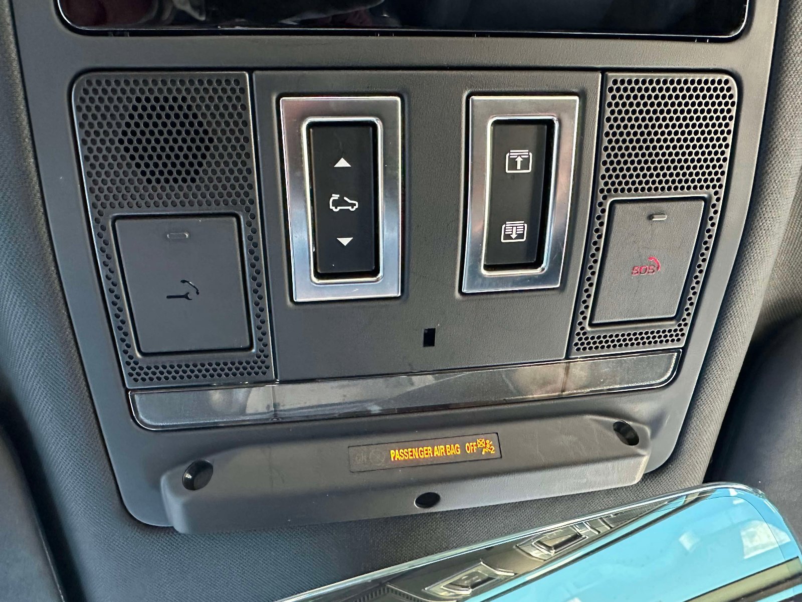 Used 2025 Land Rover Defender 110 S image 35