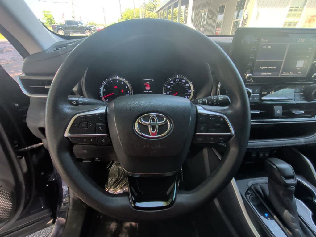 Used 2020 Toyota Highlander L FWD image 15