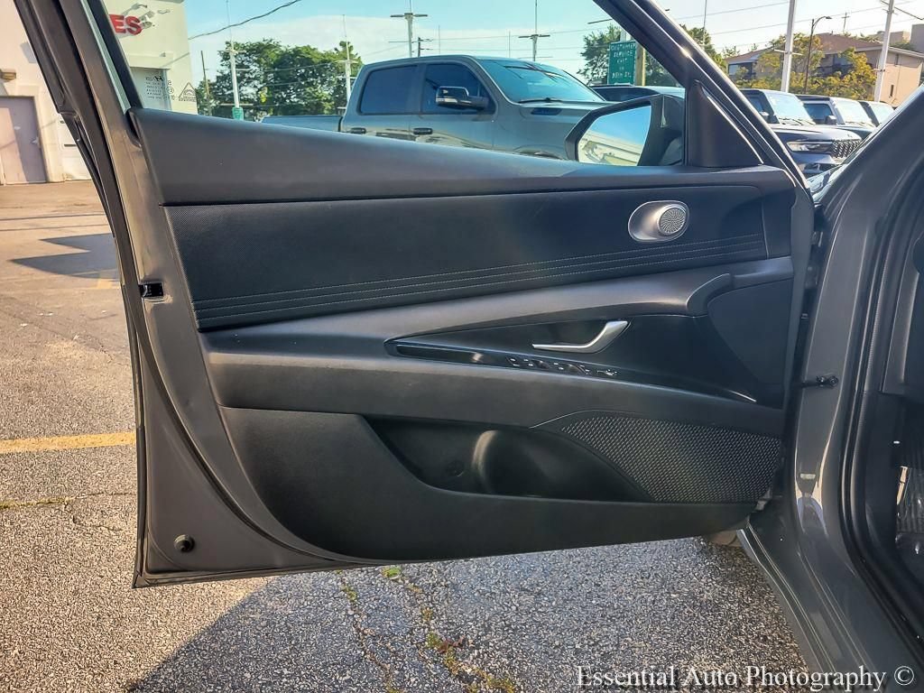 Used 2024 Hyundai Elantra SEL FWD image 24
