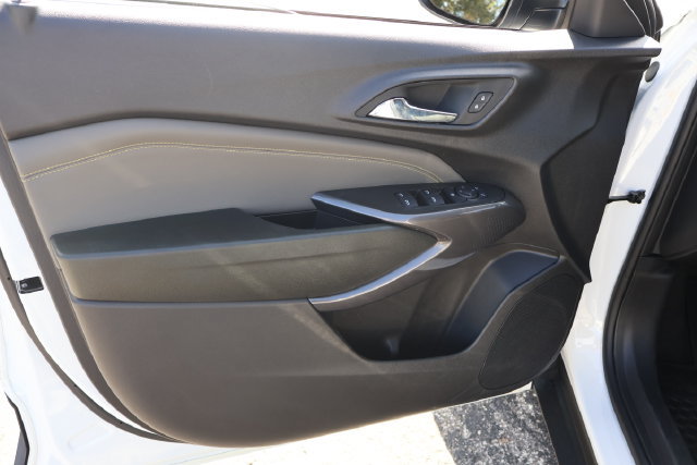 Used 2025 Chevrolet Trax ACTIV w/ Sunroof Package FWD image 11