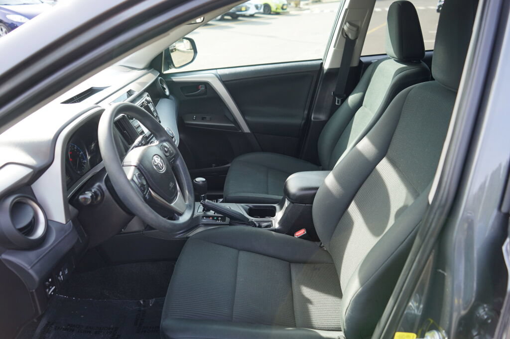Used 2018 Toyota RAV4 LE w/ All Weather Liner Package FWD image 9