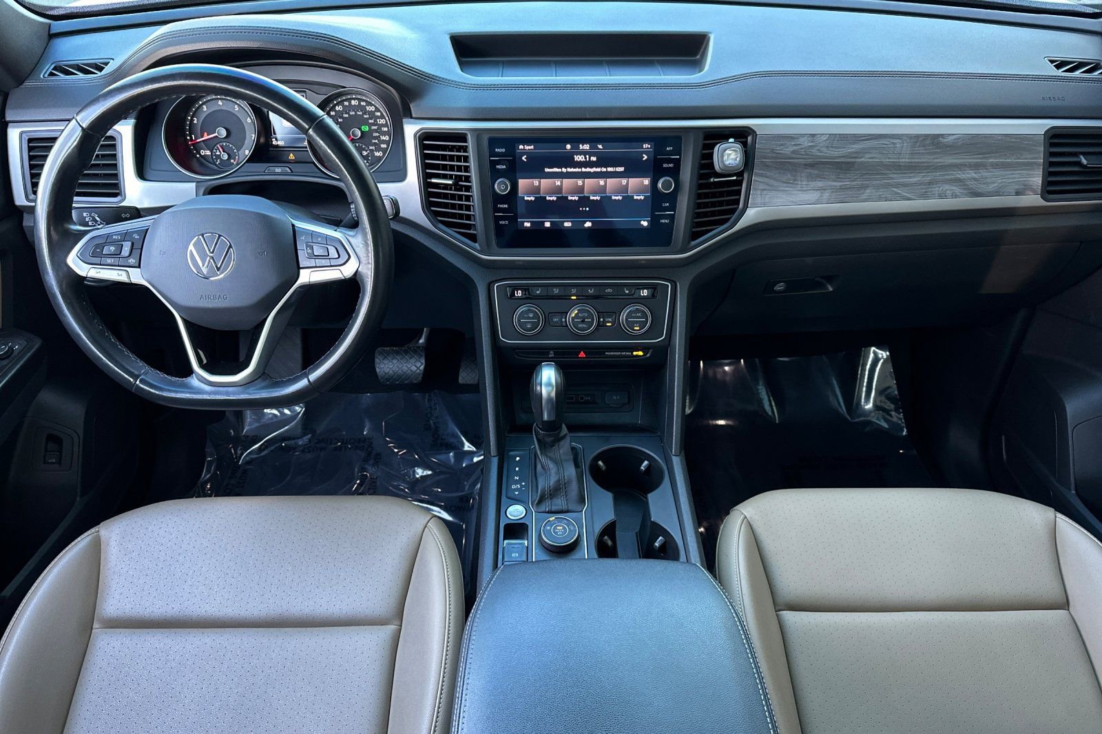 Used 2020 Volkswagen Atlas Cross Sport SE w/ Panoramic Sunroof Package image 15