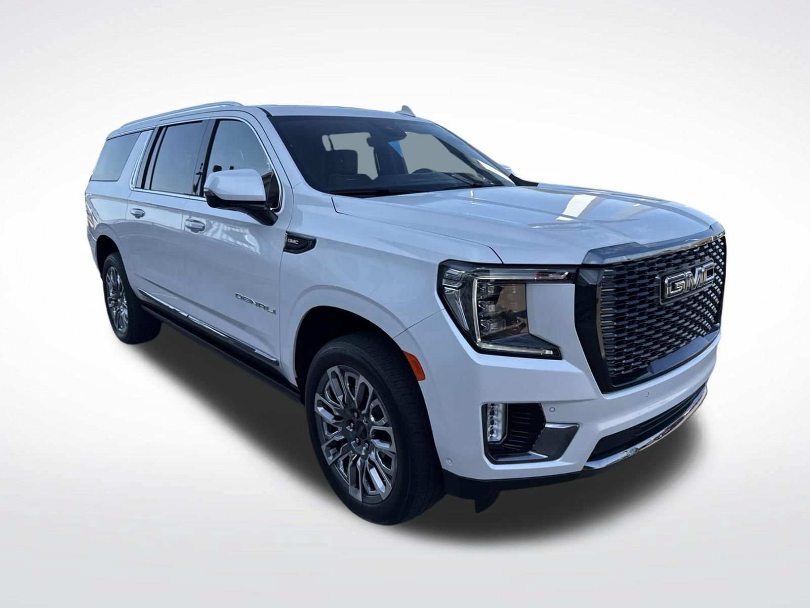 Used 2023 GMC Yukon XL Denali Ultimate AWD/4WD image 3