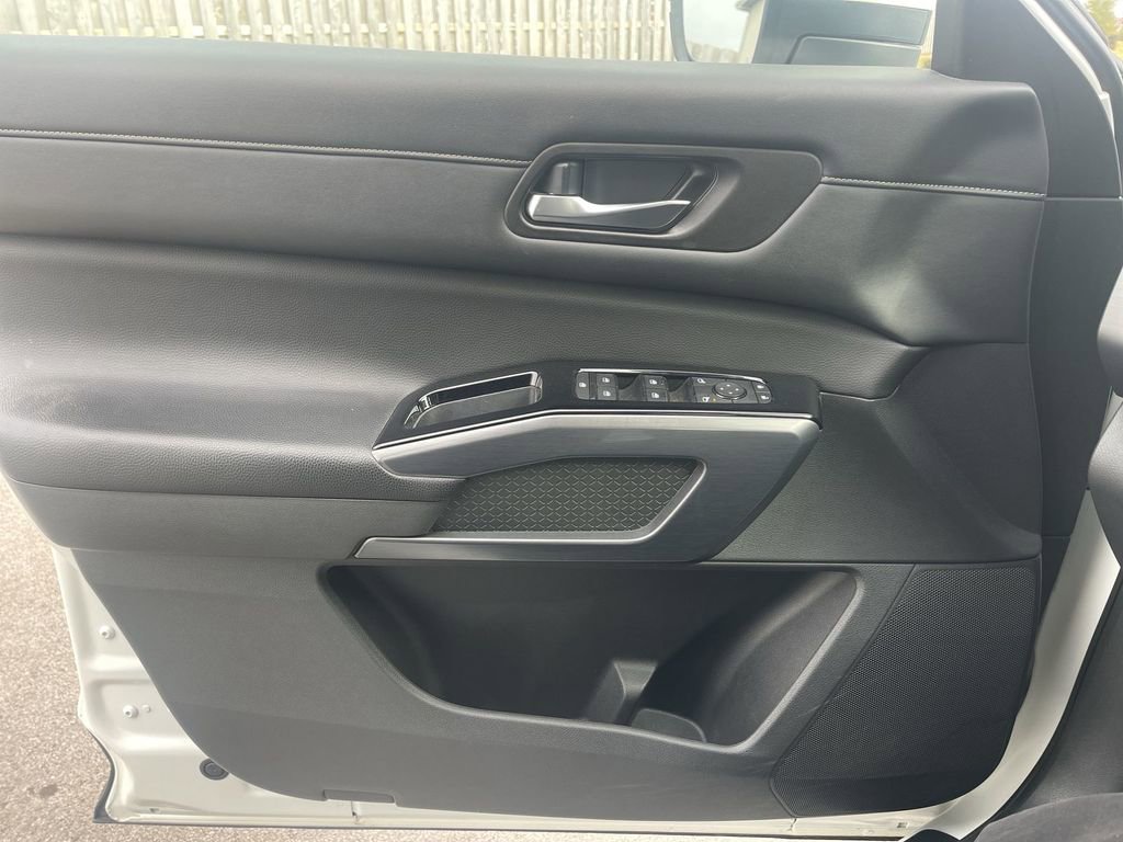 Used 2023 Nissan Pathfinder SL image 34