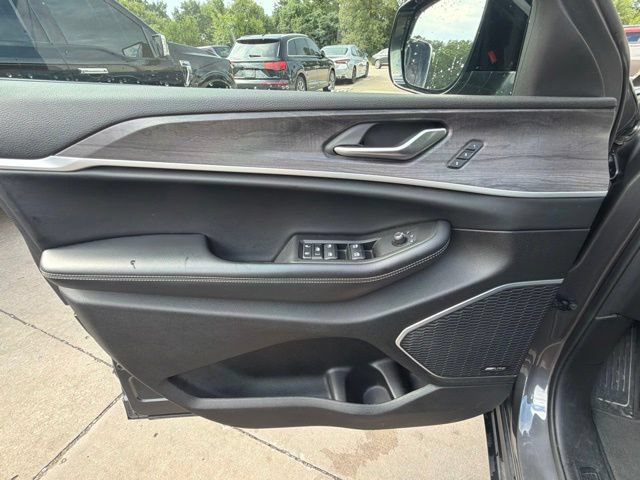 Used 2021 Jeep Grand Cherokee L Limited AWD/4WD image 18