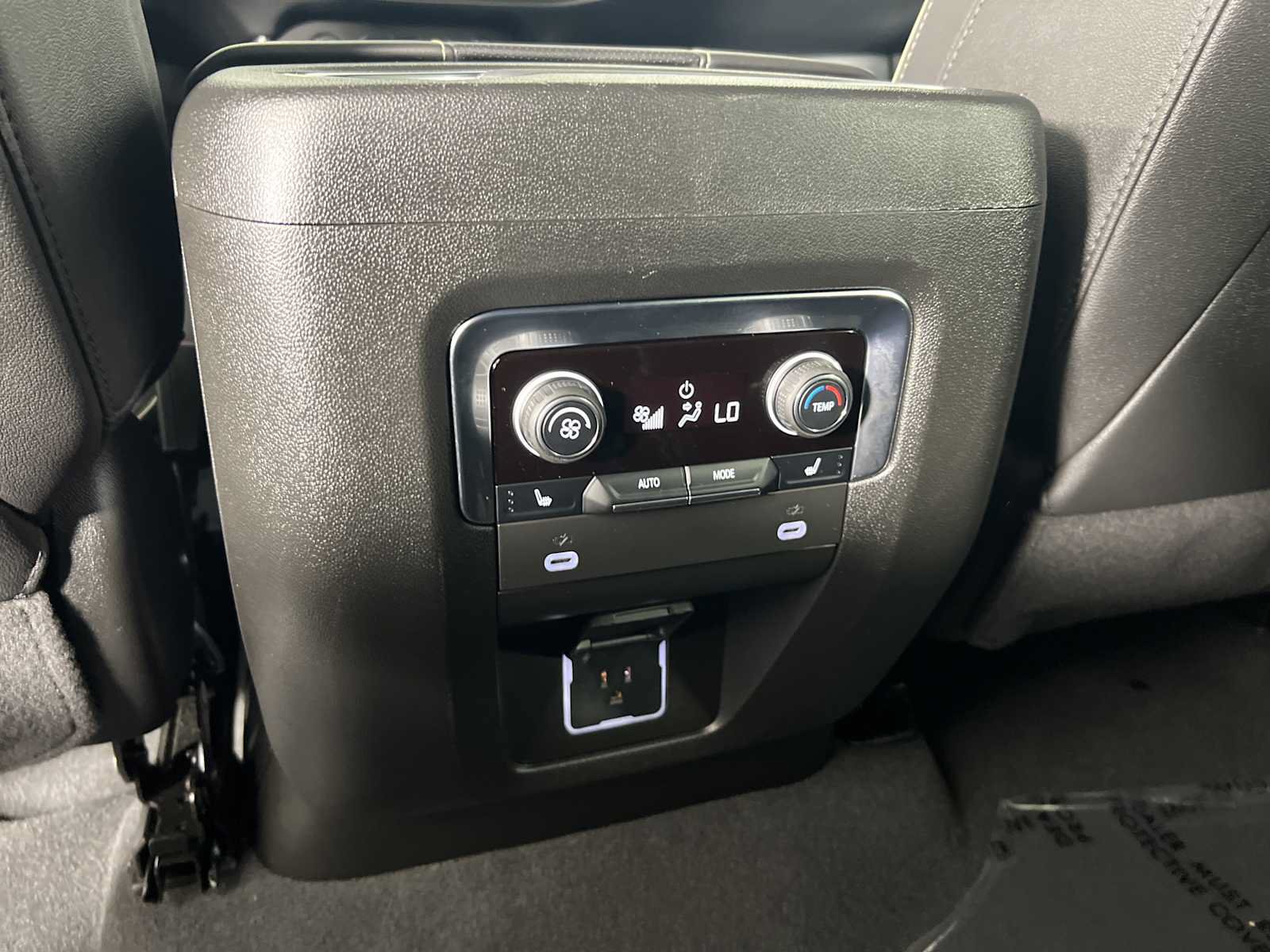 Used 2024 Chevrolet Tahoe Premier w/ Premium Package RWD image 23