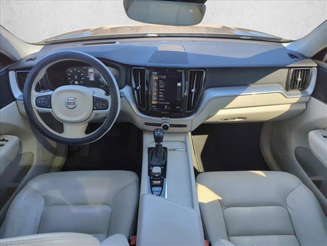 Used 2018 Volvo XC60 T5 Momentum w/ Convenience Package image 25