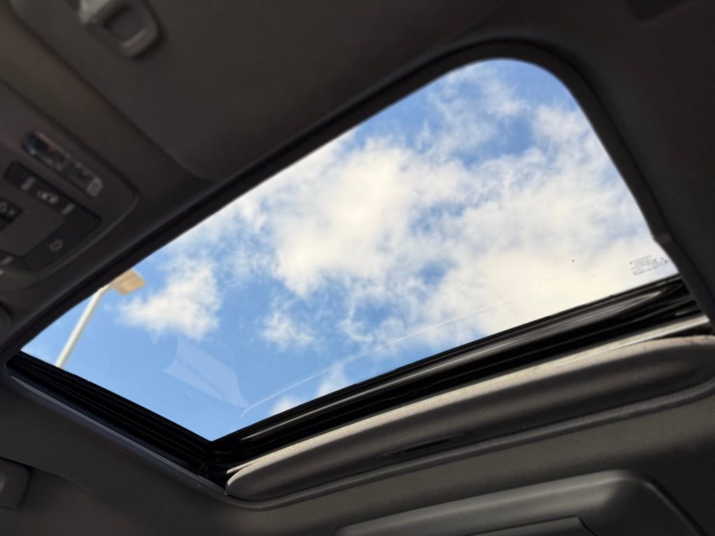 Used 2023 Toyota Sienna XLE Woodland Edition image 22