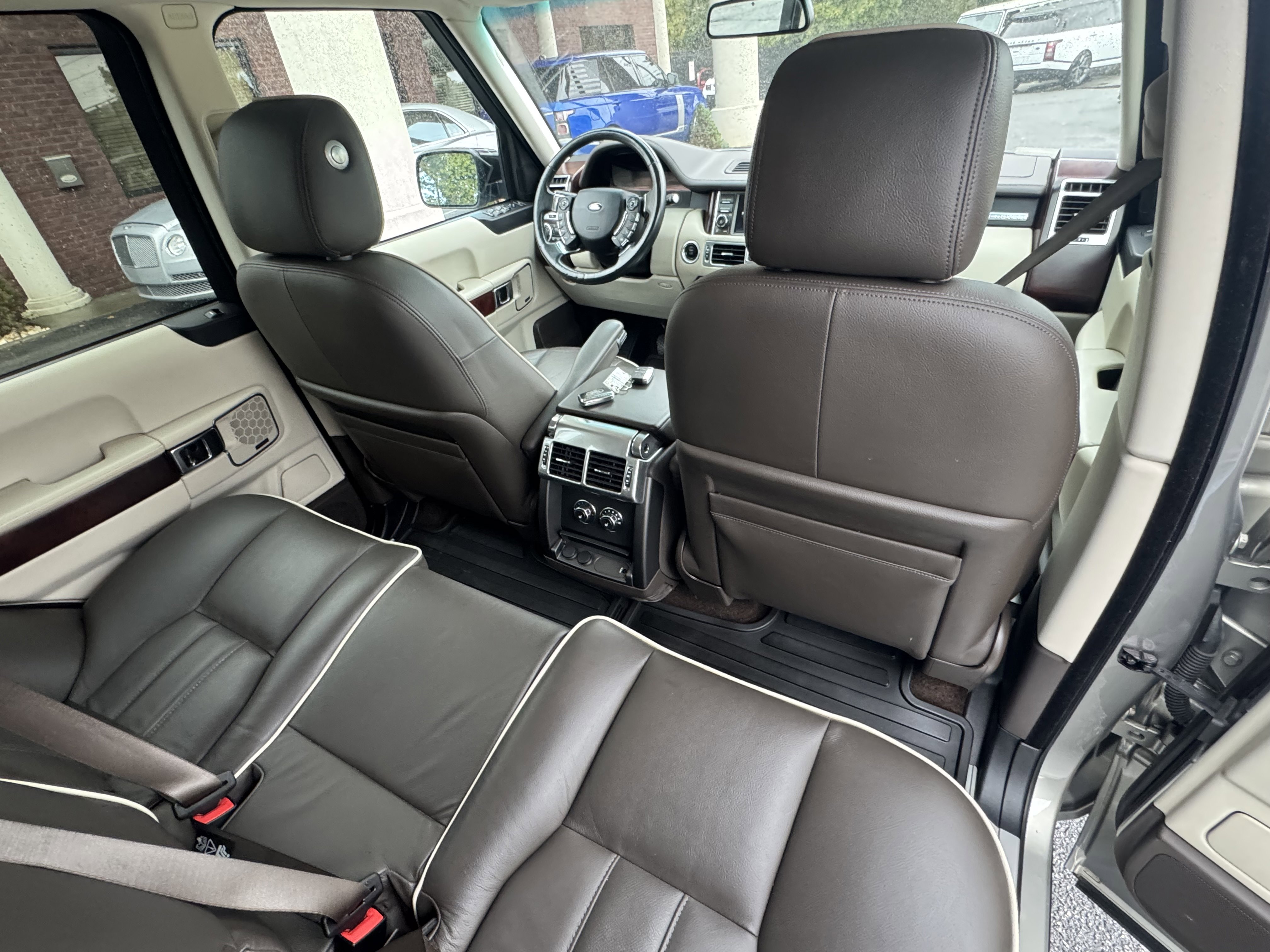 Used 2012 Land Rover Range Rover HSE image 32