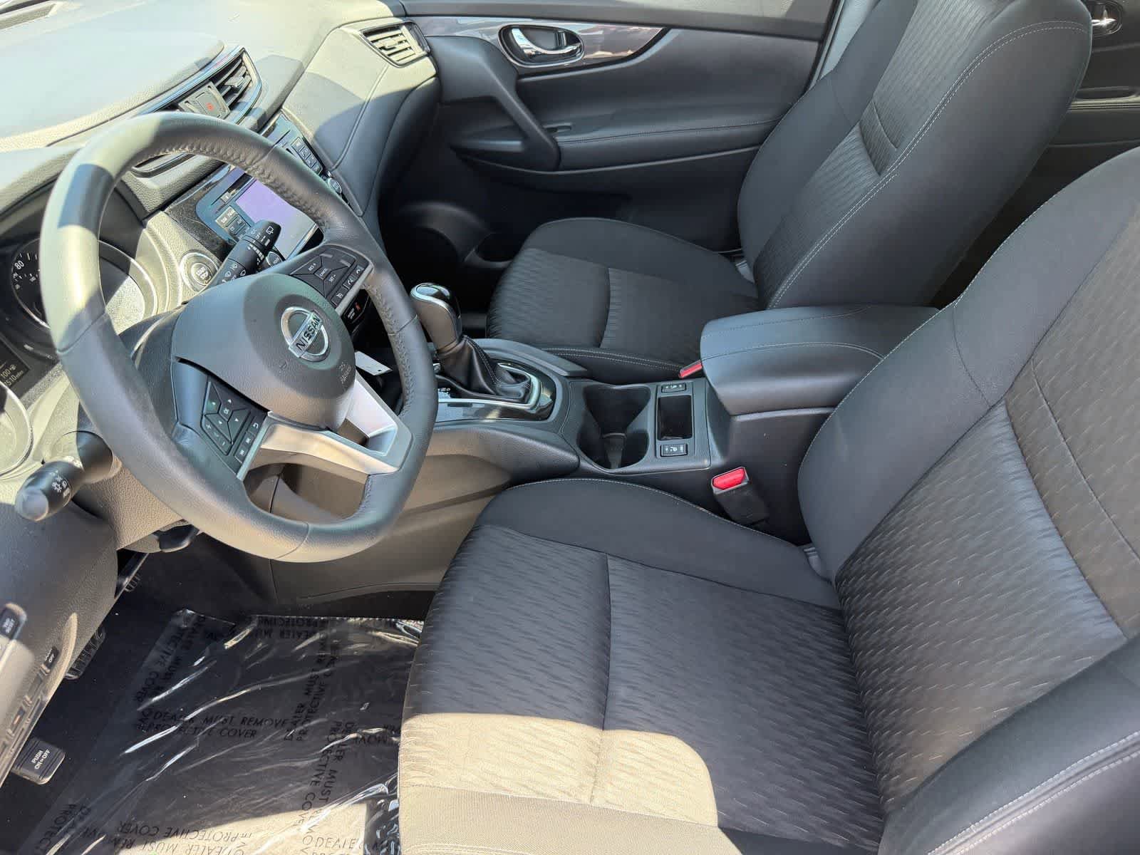 Used 2017 Nissan Rogue SV w/ SV Premium Package FWD image 12