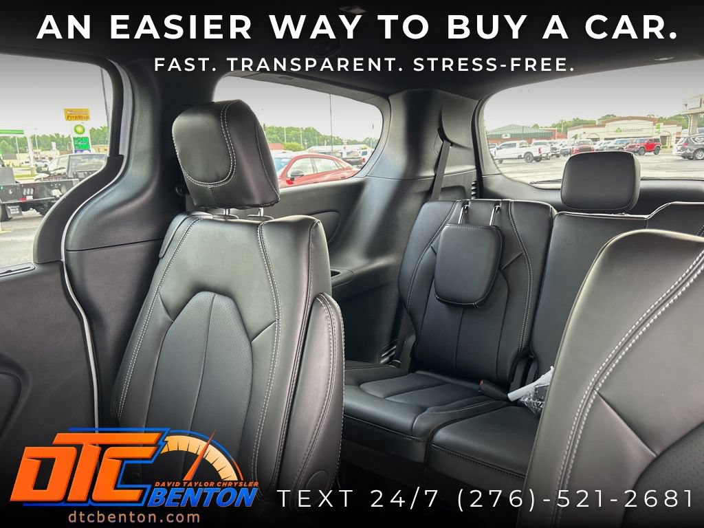 New 2027 Chrysler Pacifica Select FWD image 13