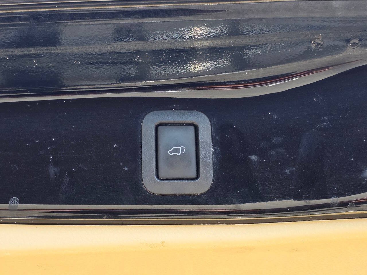 Used 2019 Toyota Highlander XLE AWD/4WD image 43