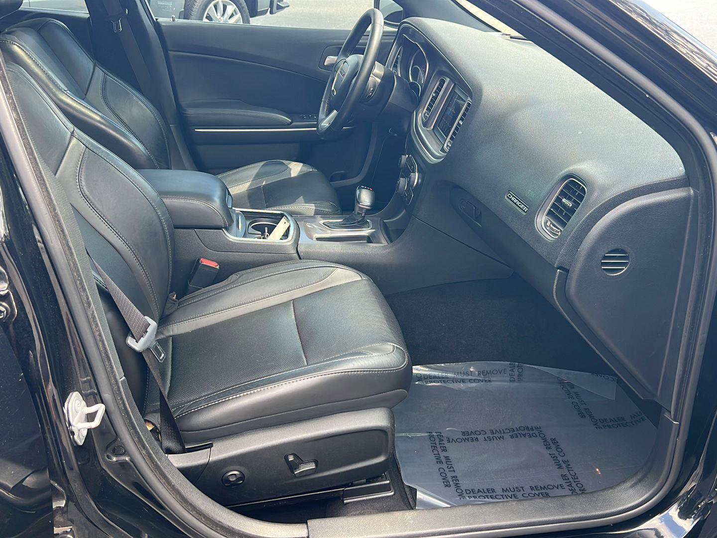 Used 2019 Dodge Charger SXT w/ Leather Interior Group image 14