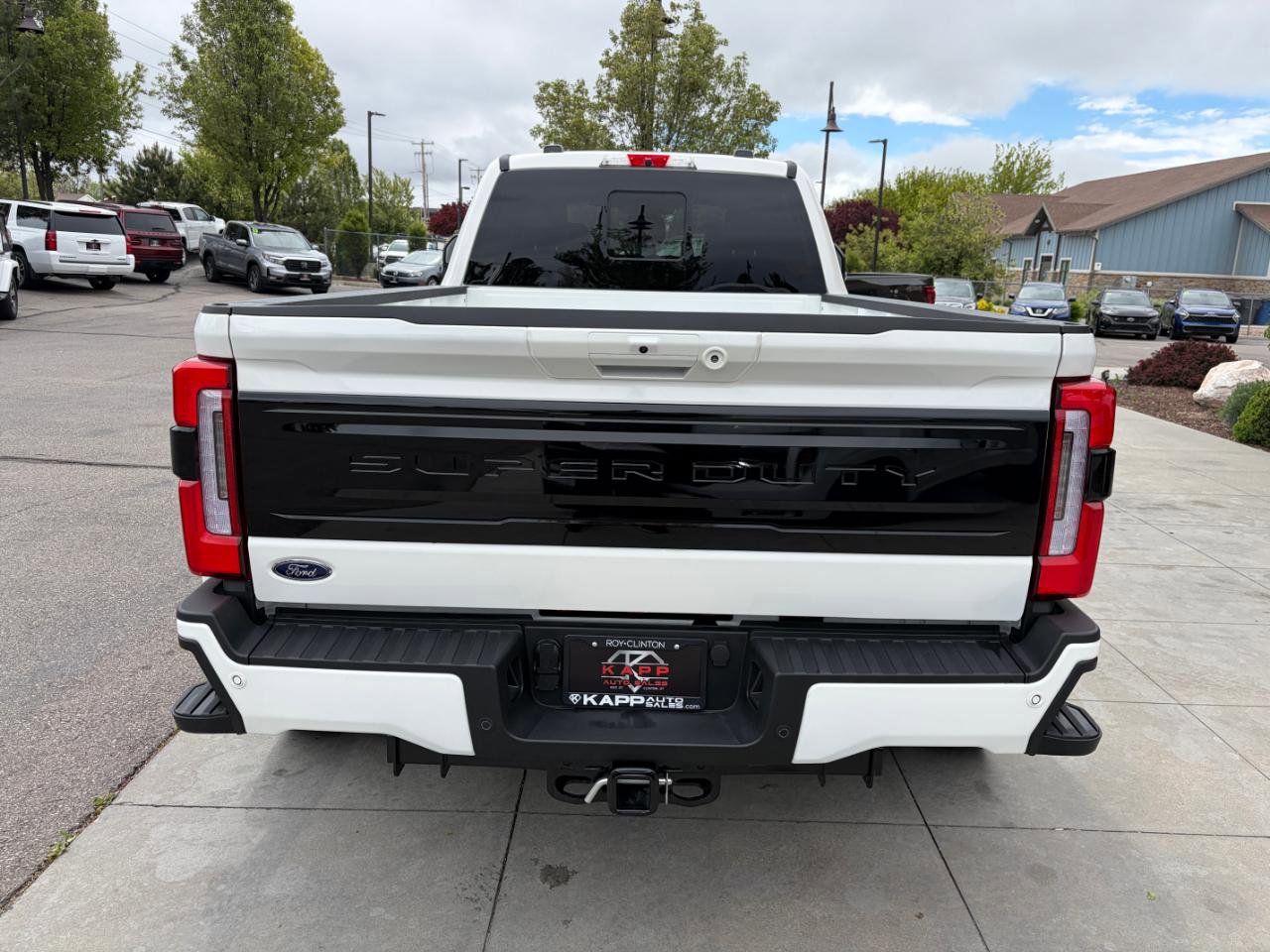 Used 2025 Ford F450 Platinum w/ Camper Package image 9