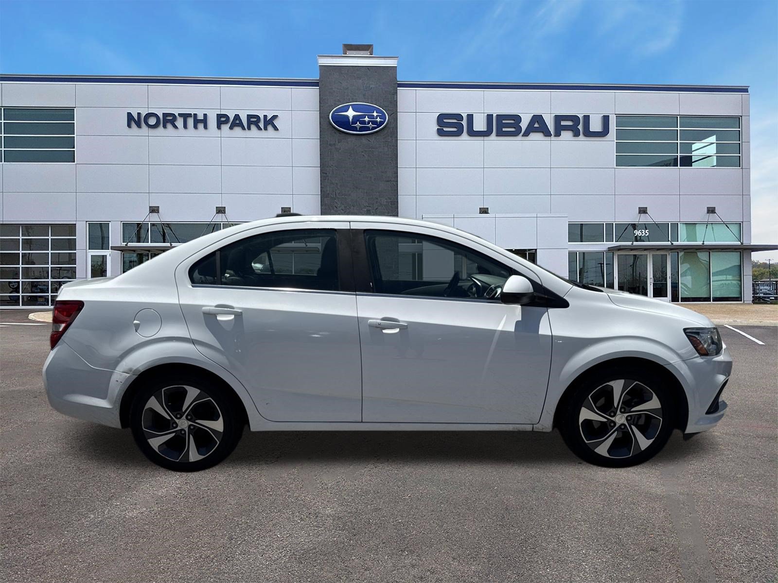 Used 2019 Chevrolet Sonic Premier FWD image 4